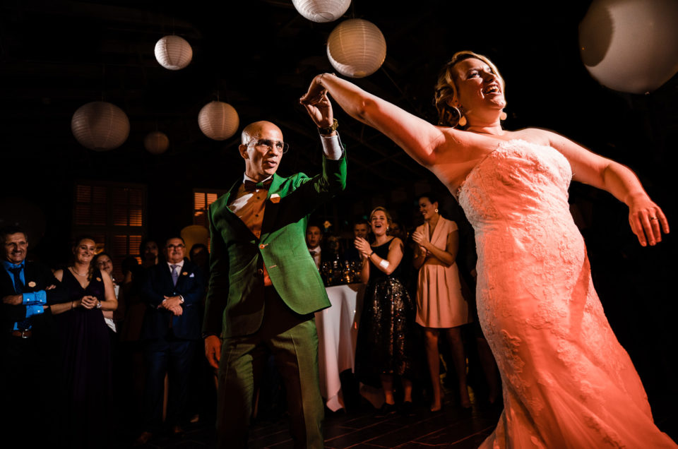 Nazomerse bruiloft met fijne wijn en veel dansjes